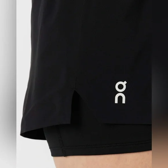 ON Women's Core Court Short sporty 2-in-1 short Size X-Large - Picture 3 of 8